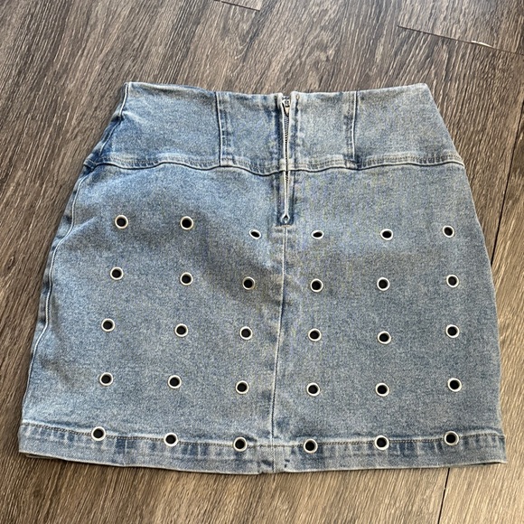 Avec Les Filles Grommet Denim Mini Skirt - Picture 5 of 10